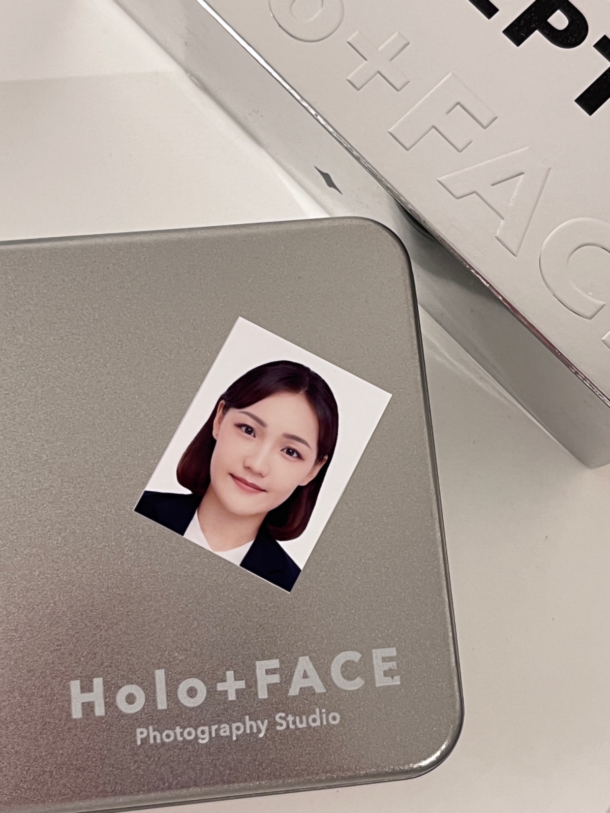 不用飛韓國！韓式證件照推薦！ HOLO+FACE 含妝髮造型服裝1000元有找 !預約攻略分享