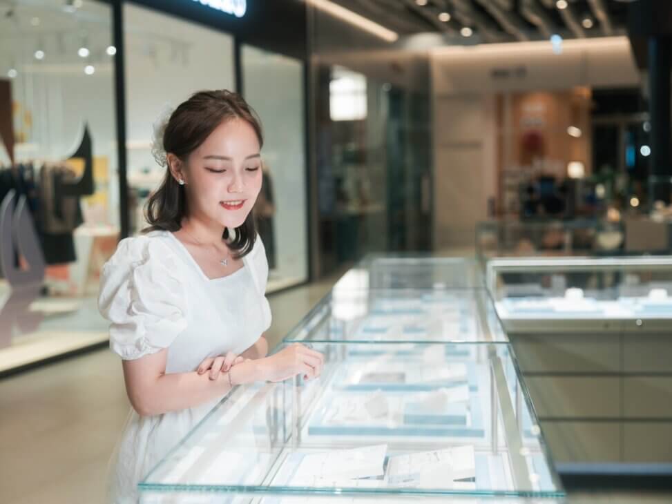 培育鑽石品牌推薦JOY COLORi未來鑽石，忠泰樂生活概念店的專櫃設計令人驚豔